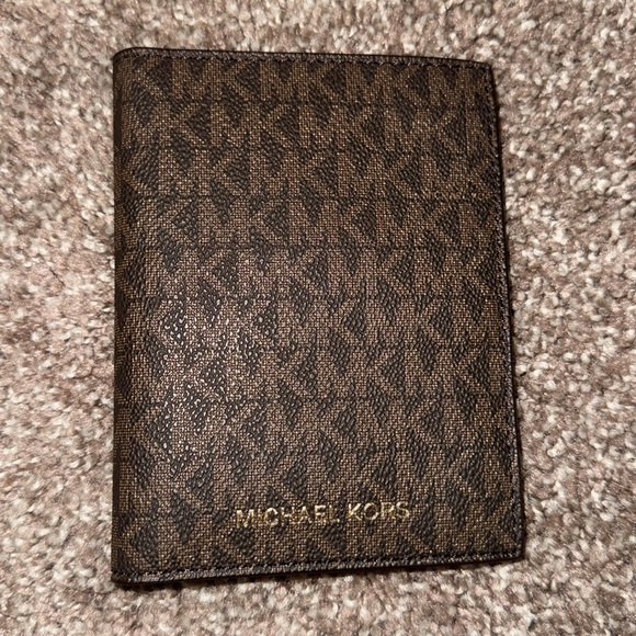 MICHAEL Michael Kors Accessories - Michael Kors Passport Cover/Wallet. NWOT